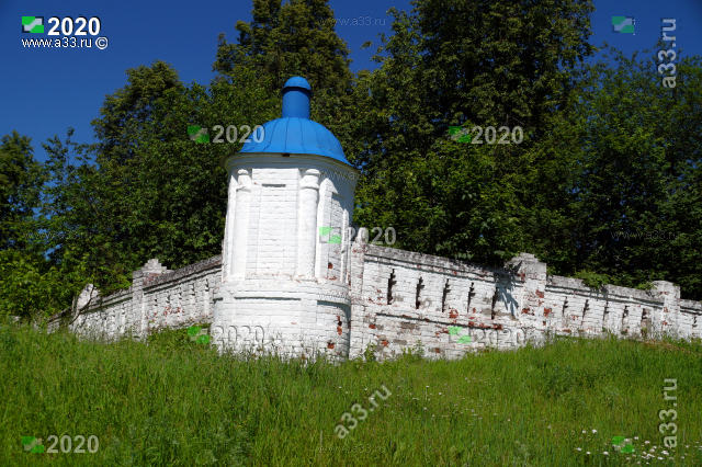 Башня каменной ограды кладбища и монастыря в селе Спас-Купалище Судогодского района Владимирской области