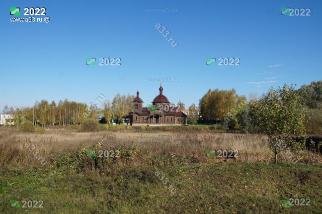 2022 Церковь Иоанна Русского в панораме улицы Красной; село Старый Двор Суздальского района Владимирской области