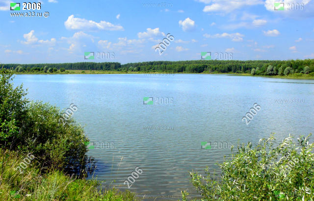 Плотина на реке Важенка образует Бахтоловское водохранилище