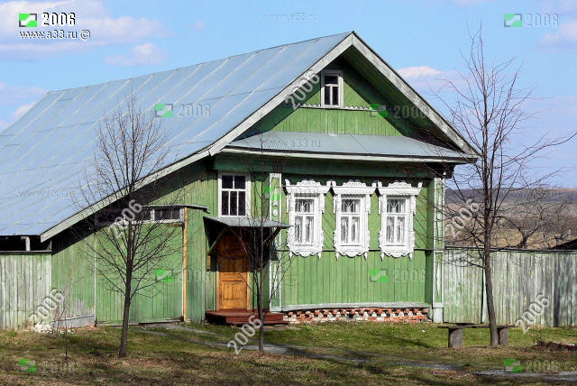 Жилой одноэтажный деревянный дом на три окна в деревне Федурники Вязниковского района Владимирской области
