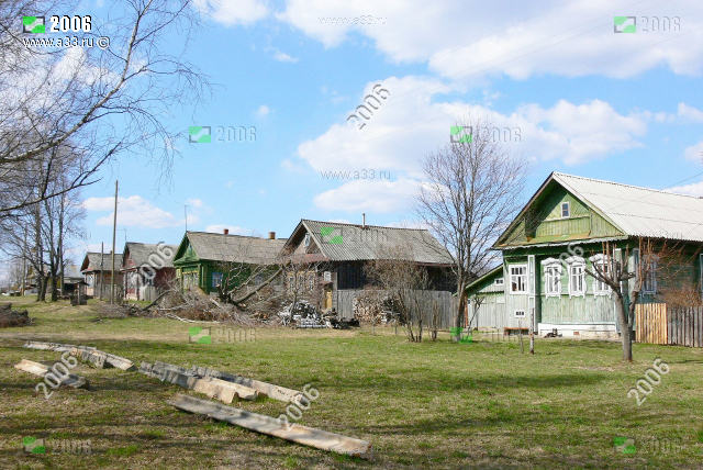 Деревня Федурники односторонняя все дома находятся к северу от федеральной трассы Вязники - Гороховец