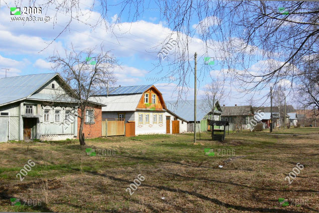 Типичная архитектура жилой застройки деревни Федурники Вязниковского района Владимирской области