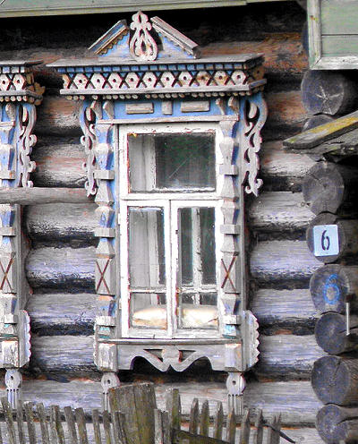 Деревянный резной наличник окна жилого дома 6 деревня Фомина Рамень Вязниковский район Владимирская область