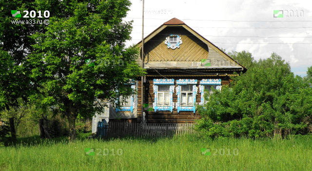 Традиционное типичное крестьянское жилище в деревне Галкино Вязниковского района Владимирской области