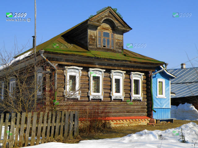 Большой деревянный деревенский дом на четыре окна деревня Ильина Гора Вязниковский район Владимирская область