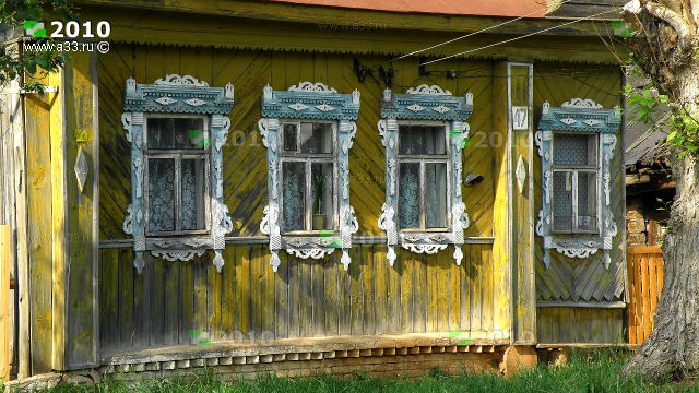 Деревянные наличники окон дома 47 в деревне Копцево Вязниковского района Владимирской области