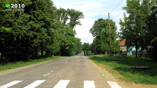 Главная улица в районе автобусной остановки и центр деревни Копцево Вязниковского района Владимирской области