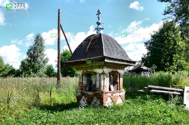 Православная часовня без внутреннего помещения в деревне Коровино Вязниковского района Владимирской области