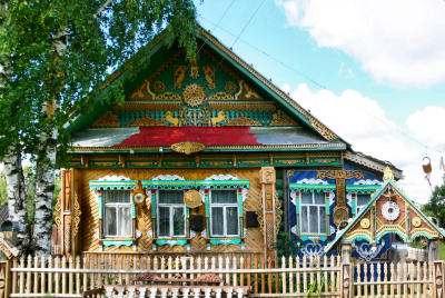главный фасад дома 15 в деревне Курбатиха Вязниковского района Владимирской области