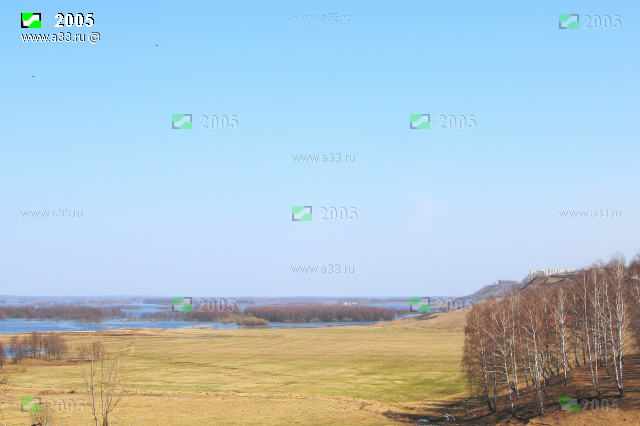 Чистое по-весеннему прозрачное небо и голубые дали в окрестностях деревни Малые Липки Вязниковского района Владимирской области