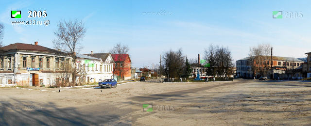Площадь Ленина в посёлке Мстёра Вязниковского района Владимирской области в будний день