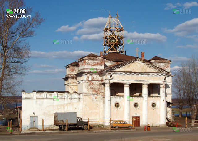 Церковь Иоанна Милостливого в посёлке Мстёра Вязниковского района Владимирской области до передачи верующим использовалась как поселковый клуб с кинотеатром