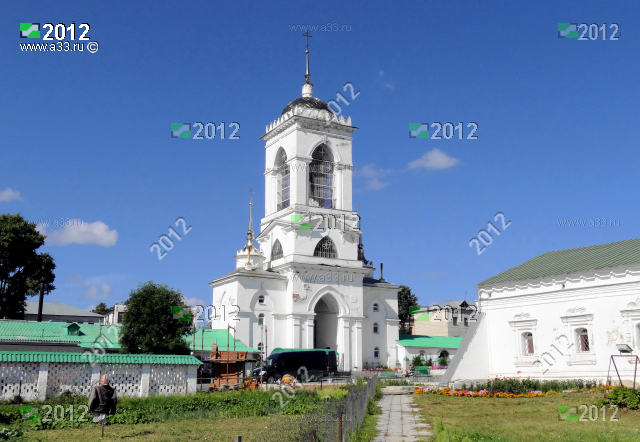 Колокольня Мстёрского Богоявленского мужского монастыря в посёлке Мстёра Вязниковского района Владимирской области