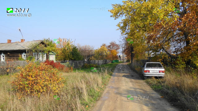 Главная улица деревни Налескино Вязниковского района Владимирской области в районе дома 18