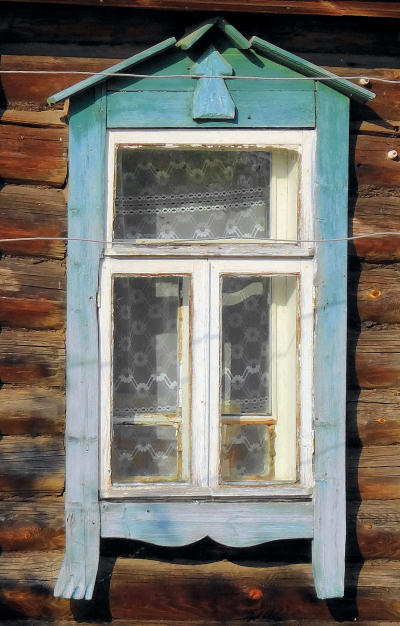Деревянный наличник окна дома 18 в деревне Налескино Вязниковского района Владимирской области
