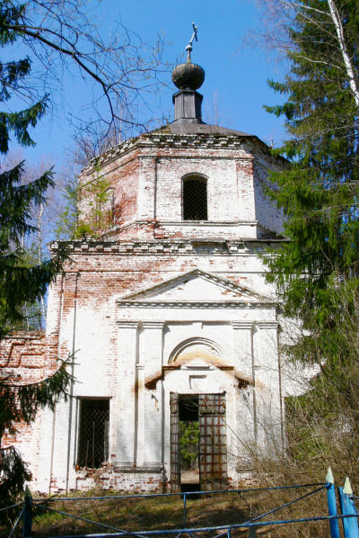 южный фасад основного объёма Никольской церкви погоста Николо-Дебри Вязниковского района Владимирской области