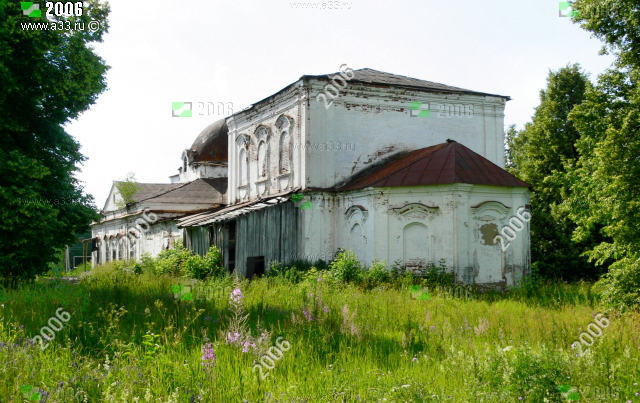 Общий вид Христорождественской церкви в посёлке Никологоры Вязниковского района Владимирской области