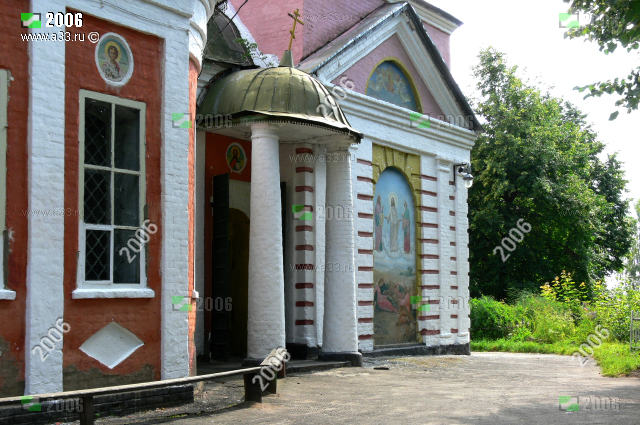 Входная группа притвора Преображенской церкви в посёлке Никологоры Вязниковского района Владимирской области