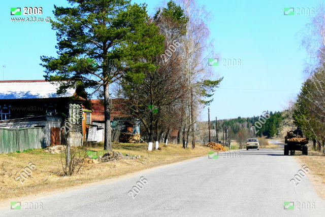 Деревня Охлопково в районе первых домов на дороге в Шустово
