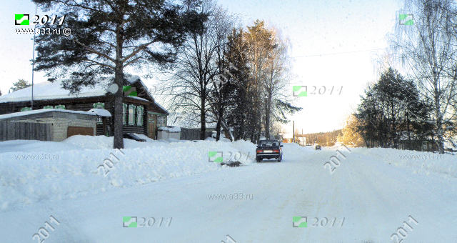 Зимняя дорога через деревню Охлопково Вязниковского района Владимирской области