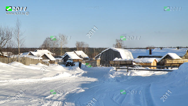 Улица Комсомольская в деревне Осинки Вязниковского района Владимирской области зимой