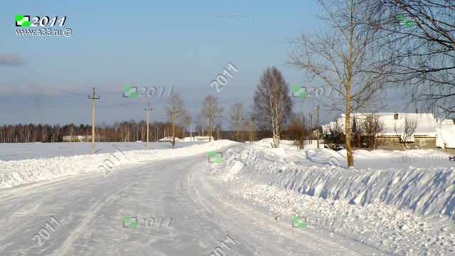 Улица Шоссейная в деревне Осинки Вязниковского района Владимирской области зимой