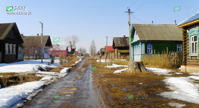 Вид главной улицы в районе церкви Силуана Афонского в деревне Перово Вязниковский район Владимирская область