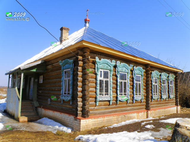 Церковь Силуана Афонского в деревне Перово Вязниковского района Владимирской области помещается в большой квадратной деревянной избе