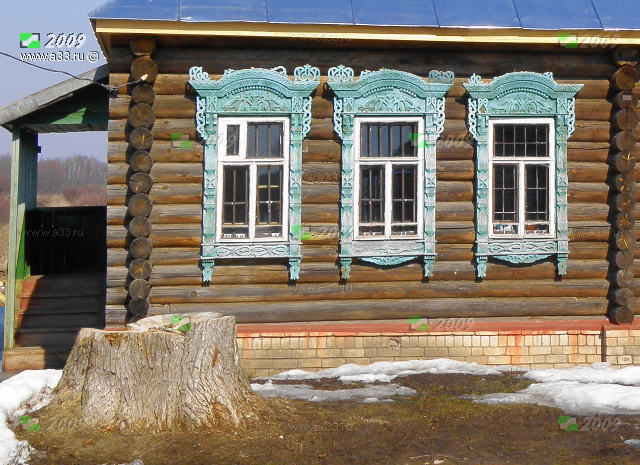 Окна с резными деревянными наличниками церкви Силуана Афонского в деревне Перово Вязниковский район Владимирская область