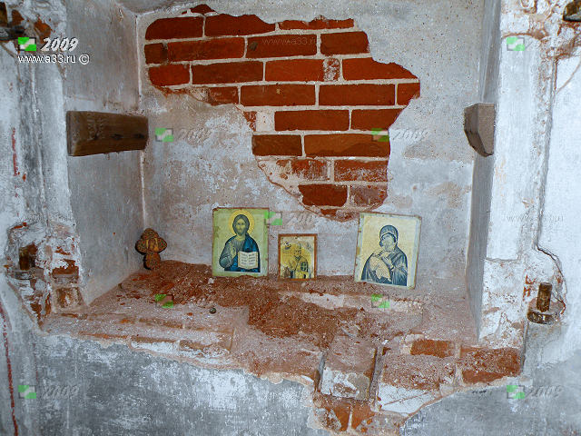 Церковная жизнь в руинах Сергиевской церкви в Песках Вязниковского района Владимирской области