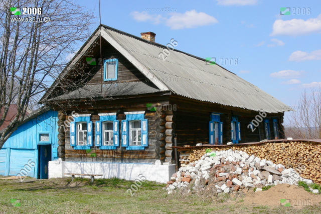 Типичный дом патриархальной архитектуры и бытового уклада в деревне Рудильницы Вязниковского района Владимирской области