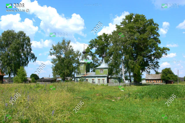 Общий вид Успенской церкви в деревне Рытово Вязниковского района Владимирской области с юга