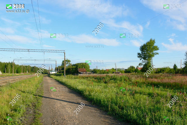2006 Общий вид железнодорожных путей, станции Сеньково и пристанционного посёлка Сеньково, Вязниковский район, Владимирская область