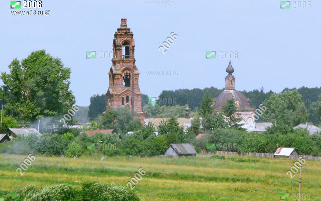 Общий вид Сергиевской церкви в посёлке Сергиевы-Горки Вязниковского района Владимирской области из полей окружающих посёлок