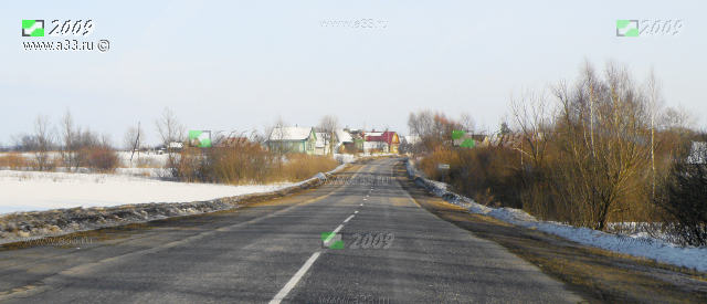 Дорога через деревню Сингерь Вязниковского района Владимирской области и панорама окрестностей деревни