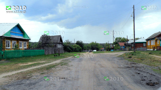 Деревня Усады Вязниковского района Владимирской области в центре на правом повороте к улице Молодёжной