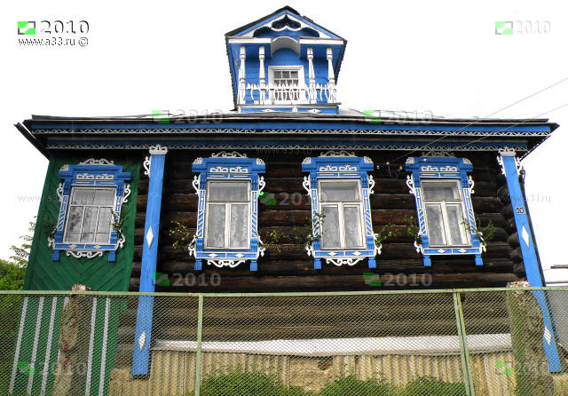 Дом 50 на высоком рельефе главной улицы деревни Усады Вязниковского района Владимирской области