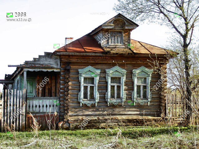 Пятистенок на три окна с прикладом и слуховым окном в деревне Жары Вязниковского района Владимирской области