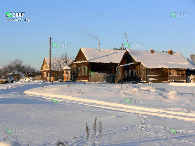 Въезд в деревню Жары Вязниковского района Владимирской области зимой