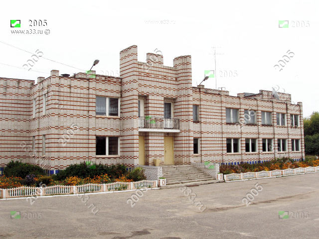 2005 Главный вход в Дом Культуры; село Шихобалово Юрьев-Польского района Владимирской области