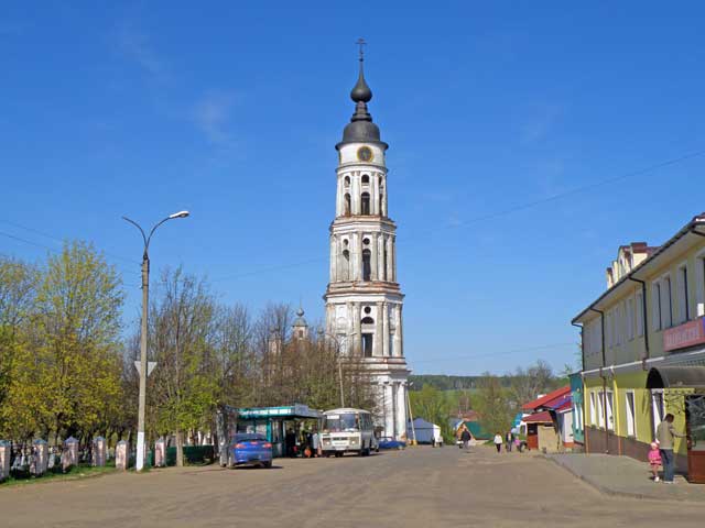 2011 центр посёлка Лежнёво с колокольней, сквером и автостанцией Лежнёвский район Ивановская область