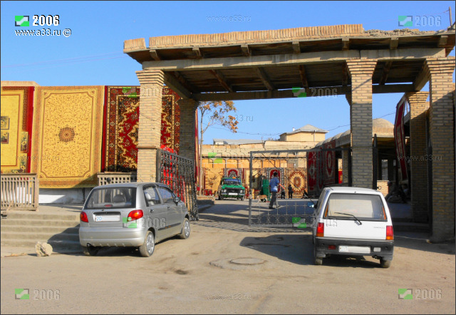 Микрорынок в массиве Khodja Nurobobod, въезд со стороны цитадели Арк