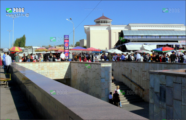 Станция Ташкентского метро Чорсу, вход с Центрального базара